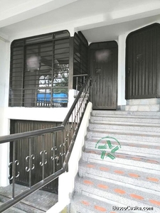 Vendo Casa 3 pisos independientes sobre AV 30 de Agosto Pereira