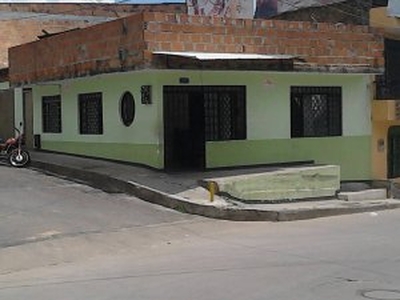 Casa sobre calle principal - Ibagué