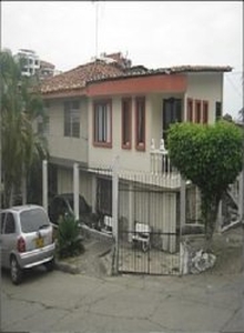 Vendo casa con apartamento independiente en San Fernando - Cali