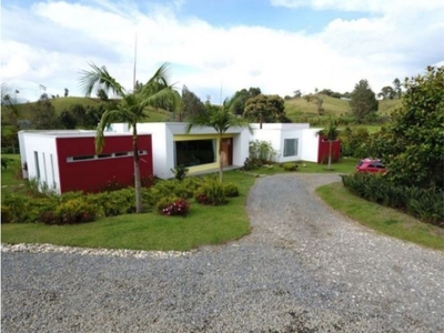 Casa de campo de alto standing de 6453 m2 en venta Carmen de Viboral, Departamento de Antioquia