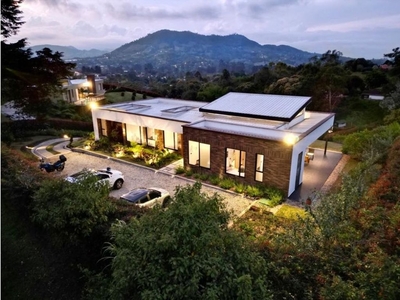 Casa de campo de alto standing de 2583 m2 en venta La Ceja, Departamento de Antioquia