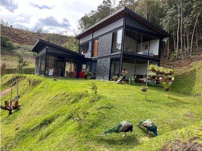 Casa de campo de alto standing de 1010 m2 en venta Medellín, Colombia