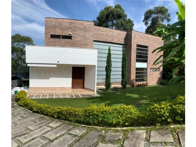 Casa de campo de alto standing de 3 dormitorios en venta Envigado, Colombia