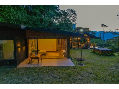 Casa de campo de alto standing de 4040 m2 en venta Envigado, Departamento de Antioquia