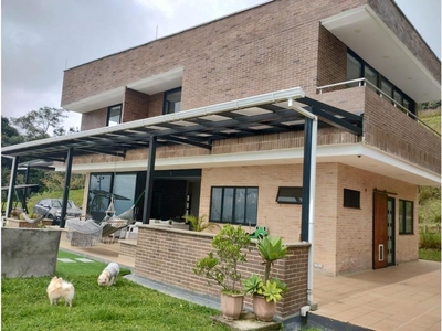 Vivienda exclusiva de 4100 m2 en venta Bello, Departamento de Antioquia
