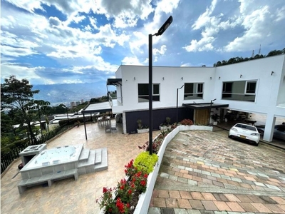 Casa de campo de alto standing de 1637 m2 en venta Medellín, Colombia