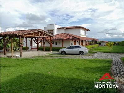 Casa de campo de alto standing de 5 dormitorios en venta Montenegro, Colombia