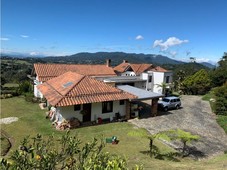 Vivienda de alto standing de 6704 m2 en venta Envigado, Colombia