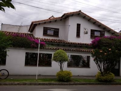 Casa en venta en Puente Largo, Bogotá, Cundinamarca | 378 m2 terreno y 400 m2 construcción