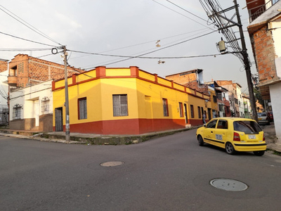 Vendo Casa Lote En Medellín, En Prado Centro, Cerca Teatro Al Teatro Del Aguila Descalza