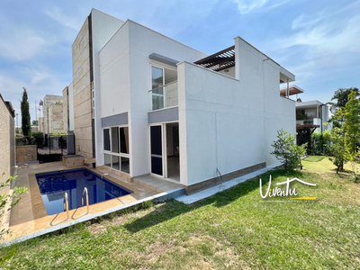 Casa En Venta En Cali Pance. Cod 450