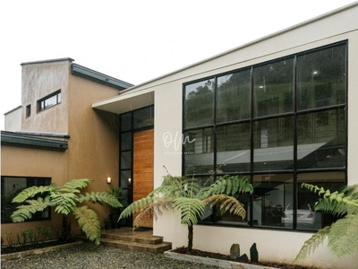 Vivienda de alto standing de 5970 m2 en venta Envigado, Departamento de Antioquia