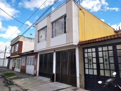 Casa en venta en Bolivia, Bogotá, Cundinamarca | 109 m2 terreno y 180 m2 construcción