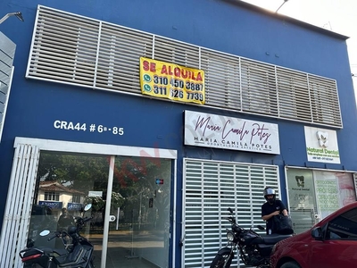 Se vende casa con 14 consultorios y dos locales comerciales sobre avenida principal Barrio Tequendama