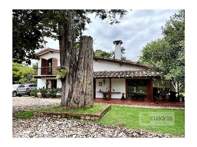 Exclusiva Villa / Chalet de 360 m2 en venta en Carmen de Viboral, Colombia