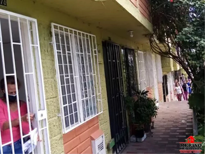 Casa En Venta En Medellín - La Pradera