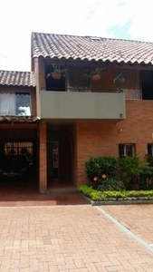 Casa 3 niveles amplia en conjunto residencial de la Av Sur Pereira