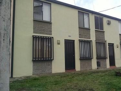 Casa duplex en peatonal, remodelada sector tranquilo y seguro de Villa del Prado Pereira