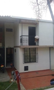 Vendo casa duplex con terraza en Barrio Villa del Prado Pereira