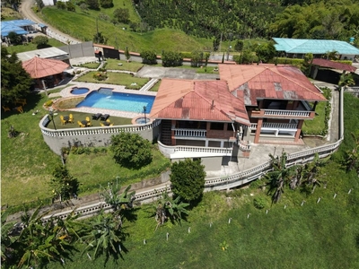 Casa de campo de alto standing de 10 dormitorios en venta Pereira, Colombia