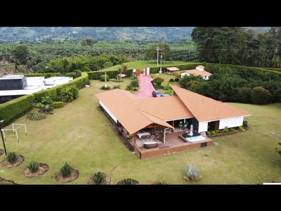Casa de campo de alto standing de 11130 m2 en venta Calarcá, Colombia
