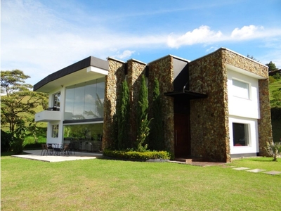 Casa de campo de alto standing de 2 dormitorios en venta Carmen de Viboral, Departamento de Antioquia