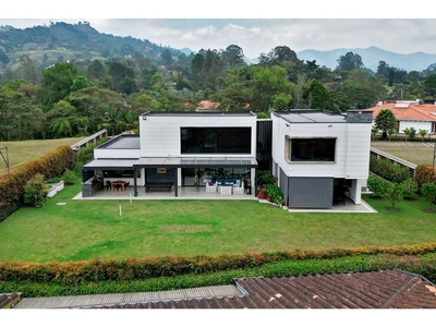 Casa de campo de alto standing de 2128 m2 en venta Rionegro, Colombia