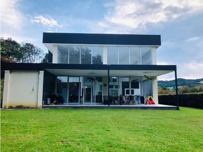 Casa de campo de alto standing de 2308 m2 en venta Envigado, Colombia