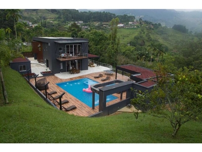 Casa de campo de alto standing de 2500 m2 en venta Envigado, Colombia