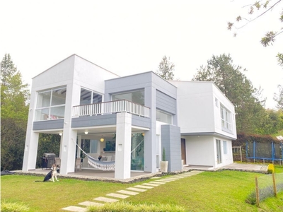 Casa de campo de alto standing de 25438 m2 en venta Envigado, Colombia