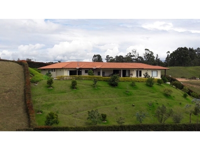 Casa de campo de alto standing de 2642 m2 en venta La Ceja, Colombia