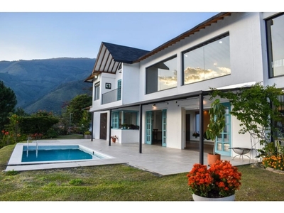 Casa de campo de alto standing de 2915 m2 en venta Bello, Departamento de Antioquia