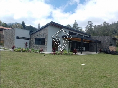 Casa de campo de alto standing de 3 dormitorios en venta La Ceja, Departamento de Antioquia