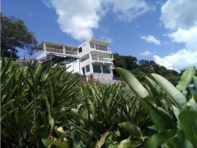 Casa de campo de alto standing de 3625 m2 en venta Yumbo, Colombia
