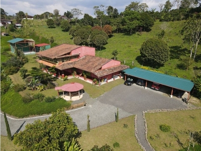 Casa de campo de alto standing de 4 dormitorios en venta Filandia, Colombia