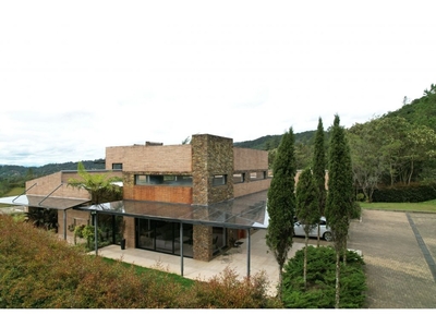 Casa de campo de alto standing de 4500 m2 en venta Envigado, Departamento de Antioquia
