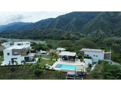 Casa de campo de alto standing de 5 dormitorios en venta Sopetrán, Departamento de Antioquia