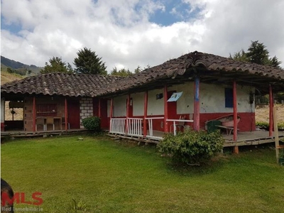 Casa de campo de alto standing de 6 dormitorios en venta Abejorral, Departamento de Antioquia
