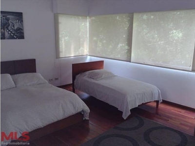 Casa de campo de alto standing de 6 dormitorios en venta Copacabana, Departamento de Antioquia