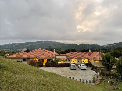 Casa de campo de alto standing de 6 dormitorios en venta Envigado, Colombia