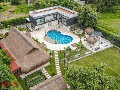 Casa de campo de alto standing de 6 dormitorios en venta Sopetrán, Colombia