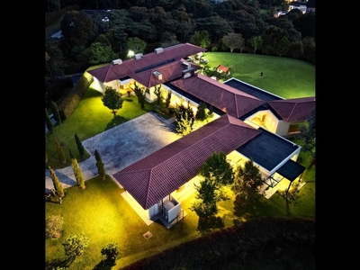 Casa de campo de alto standing de 7000 m2 en venta La Ceja, Departamento de Antioquia