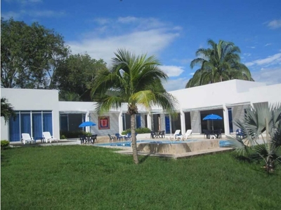 Exclusivo hotel de 2200 m2 en venta Apulo, Colombia