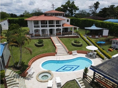 Exclusivo hotel de 2500 m2 en venta La Tebaida, Colombia