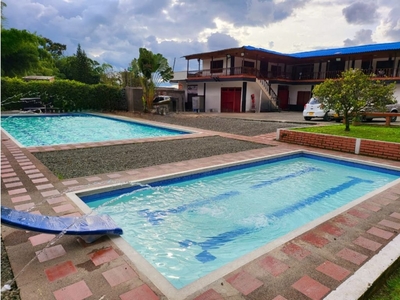 Exclusivo hotel de 3000 m2 en venta Dos Quebradas, Colombia