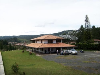 Finca cerca a la zona urbana ubicada en Guarne(020)