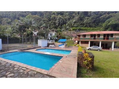 Hotel con encanto de 4086 m2 en venta La Vega, Colombia