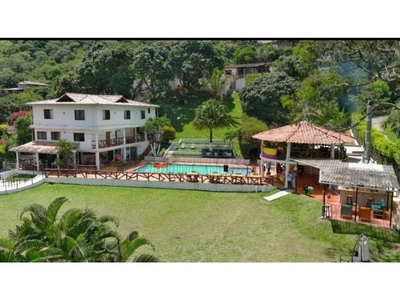 Hotel de lujo de 6600 m2 en venta Copacabana, Departamento de Antioquia