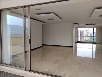 Piso exclusivo de 293 m2 en alquiler en Medellín, Colombia