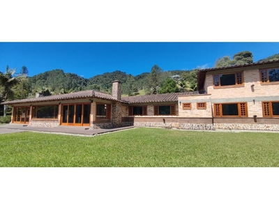 Vivienda de alto standing de 13283 m2 en venta Envigado, Departamento de Antioquia